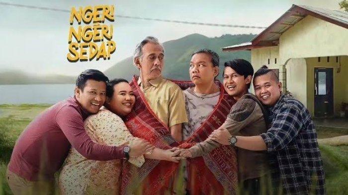 Poster film Ngeri-Ngeri Sedap, film berlatarbelakang keluarga Batak yang tayang di bioskop mulai 2 Juni 2022.