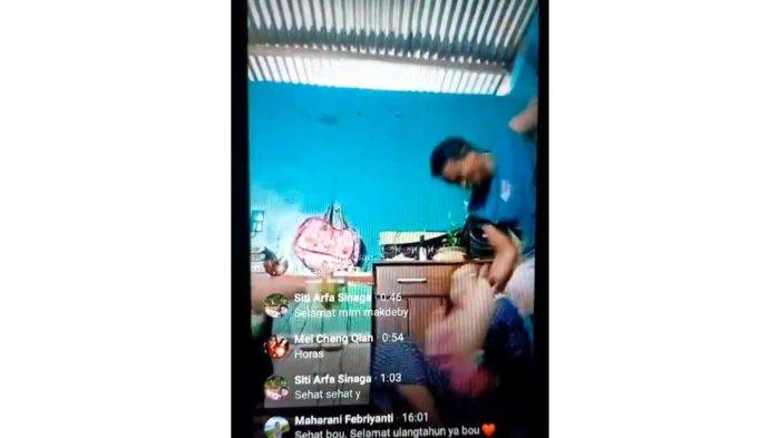 Potongan gambar live media sosial saat korban ditikam oleh tersangka.  