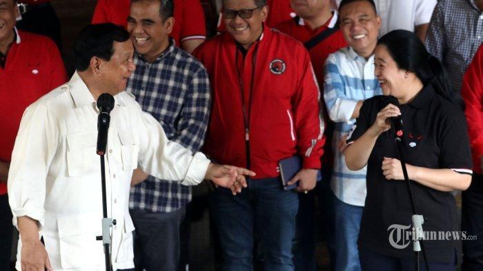 Ketua Umum Partai Gerindra, Prabowo Subianto bersama Ketua DPP PDI Perjuangan (PDIP), Puan Maharani usai melakukan pertemuan tertutup di Padepokan Garuda Yaksa, Sentul, Kabupaten Bogor, Jawa Barat, Minggu (4/9/2022).