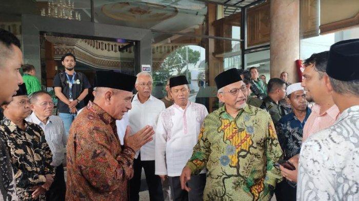 Presiden Partai Keadaan Sejahtera (PKS) Ahmad Syaikhu menghadiri acara Rakernas II Harlah XVI Perkumpulan Guru Madrasah Indonesia ke 16 yang berlangsung di Medan. Tampak Edy Rahmayadi turut hadir di sana.