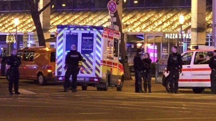 Polisi menangkap pria Arab Saudi yang diduga menabrakkan mobilnya ke kerumunan pengunjung pasar Natal Jerman di Kota Magdeburg, Jumat (20/12/2024). (AFP VIA KOMPAS.COM)
