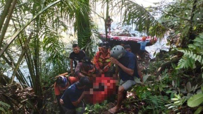 Proses evakuasi berlangsung, Kamis (19/6/2024). Jasad telah dibawa ke rumah duka.