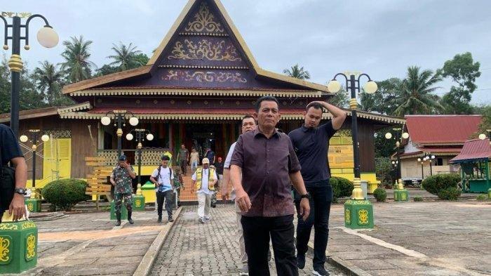 PULAU PENYENGAT - Gubernur Kepri, Ansar Ahmad mengunjungi Pulau Penyengat, Kota Tanjungpinang, Provinsi Kepulauan Riau, Minggu (14/1/2024). (TribunBatam.id/Endra Kaputra)