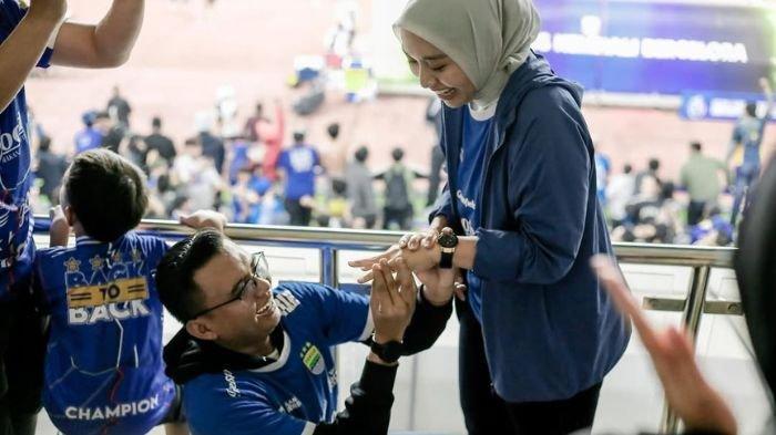 DILAMAR- Luthfianisa Putri Karlina, anak Kapolda Metro Jaya Karyoto yang kini menjabat sebagai Wakil Bupati Garut dilamar oleh kekasihnya Maula Akbar Mulyadi Putra, anak dari Dedi Mulyadi Gubernur Jawa Barat.