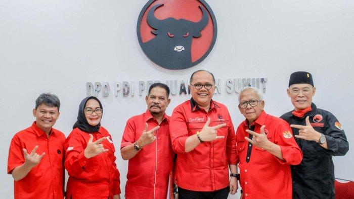 Rahudman Harahap saat mengenakan kemeja merah saat mengikuti wawancara di DPD PDIP Sumut sebagai calon Walikota Medan beberapa waktu lalu.