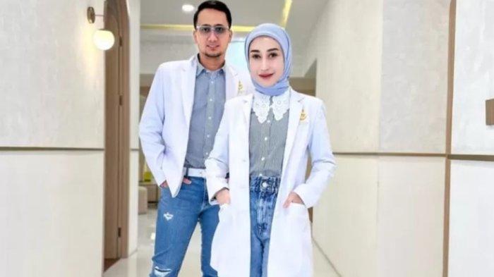 Reza Gladys dan suaminya