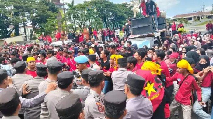 Ribuan pekerja di PT Yihong Novatex Indonesia terkena pemutusan hubungan kerja (PHK) saat Ramadan 2025 atau jelang Idulfitri 2025 kemarin. 