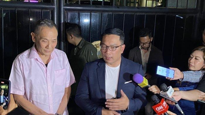 Ridwan Kamil saat ditemui usai pertemuan di Jalan Widya Chandra III, Jakarta, Kamis (8/8/2024) malam. Ridwan Kamil mengonfirmasi akan maju di Pilgub Jakarta 2024.