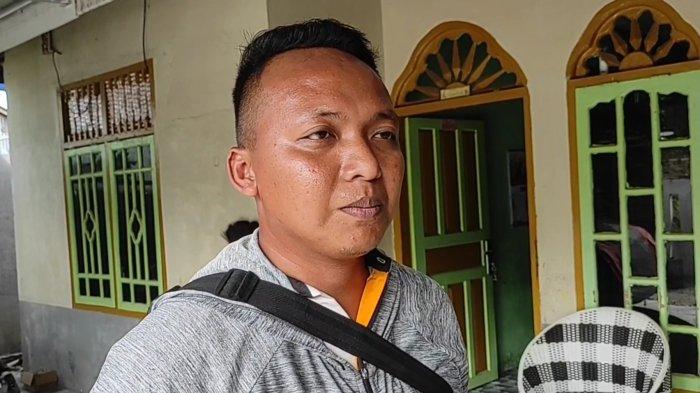 Rikky Kurniawan mengaku rumahnya kerap dilempari Kotoran hewan oleh tetangganya, aksi tersebut sudah terjadi sejak 2021 silam.