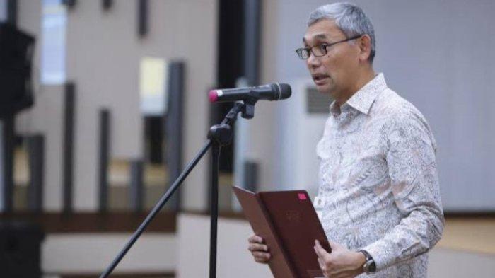 Rionald Silaban adalah salah satu Komisaris di Bank Mandiri