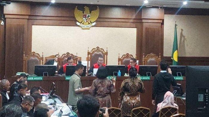 Sidang lanjutan kasus suap vonis bebas Ronald Tannur yang membelit terdakwa hakim Pengadilan Negeri Surabaya, Erintuah Damanik dan Mangapul, di Pengadilan Tipikor Jakarta, Selasa (7/1/2025). Jaksa Penuntut Umum (JPU) dari Kejaksaan Agung di antaranya menghadirkan Rita Sidauruk, istri Erintuah Damanik, sebagai saksi.