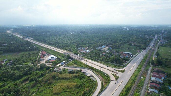 Suasana di ruas tol Kuala Tanjung-Tebing Tinggi-Parapat (KUTEPAT) Seksi 2 Kuala Tanjung-Indrapura.