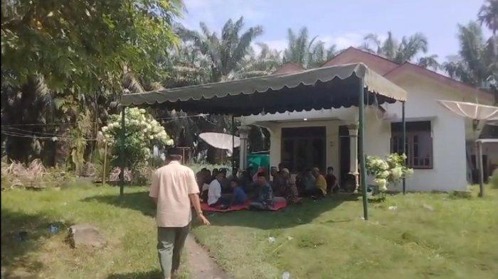 Rumah duka Galang Pradana (17) warga Desa Prapat Janji, Kecamatan Buntu Pane, Kabupaten Asahan, Senin (27/5/2024) didatangi pelayat.