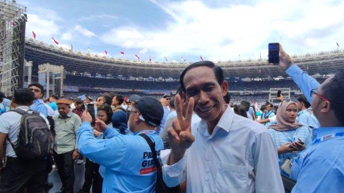 Miharja (55) di kampanye akbar Prabowo-Gibran di GBK, Sabtu (10/2/2024). Dia kerap berparodi menjadi Jokowi karena wajahnya mirip dengan Presiden Ketujuh RI tersebut.