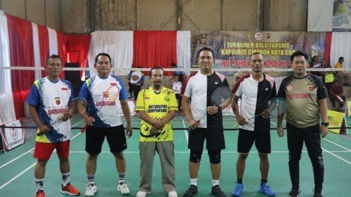 Saat publik menyoroti kasus kematian Vina dan Eky, Iptu Rudiana sibuk ikut perlombaan bulutangkis. 