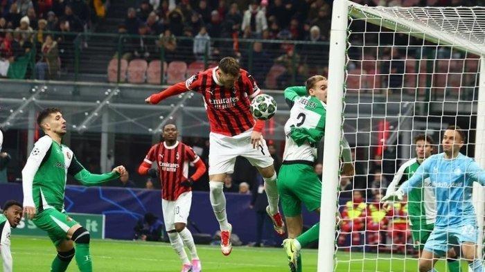 TANDUKAN GIMENEZ - Aksi penyerang AC MIlan, Santiago Gimenez mencetak gol gawang Feyenoord pada pertandingan leg kedua babak play-off Liga Champions di San Siro, Rabu (19/2/2025) dini hari WIB. AC Milan gagal lolos ke 16 besar setelah takluk dari Feyenoord dengan agregat 1-2. (acmilan.com)