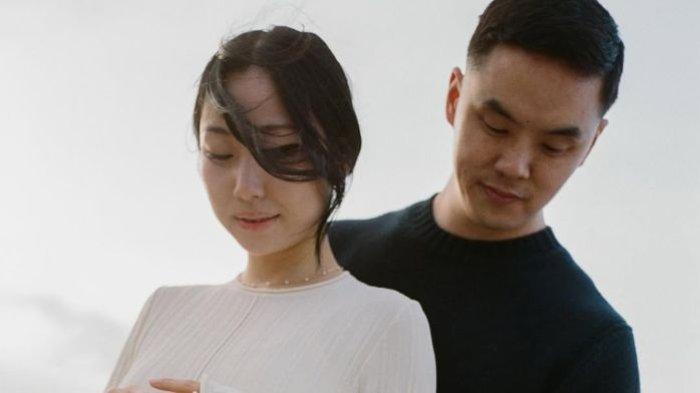 JADI SOROTAN- Sarah Kim, influencer berdarah Korea tengah jadi sorotan warganet usai menceritakan kisah rumah tangganya di media sosial. Banyak yang kasihan dengan Sarah Kim, lantaran suaminya yang bernama Andrew Min tidak bekerja.