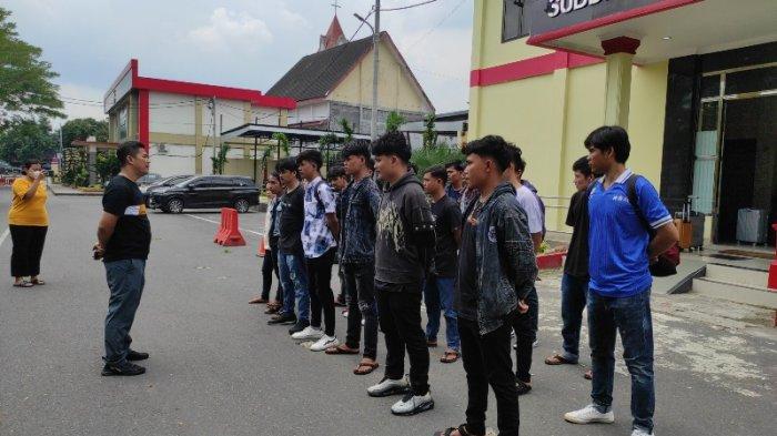 Sebanyak 20 calon pekerja migran Indonesia (PMI) ilegal diselamatkan dari perdagangan orang dan dugaan penipuan modus kerja ke Malaysia, di Polda Sumut, Sabtu (27/4/2024)