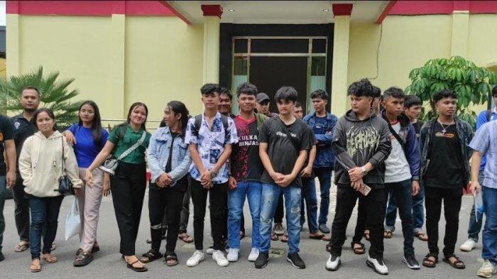 Sebanyak 20 orang calon pekerja migran Indonesia (PMI) Ilegal yang sempat diamankan Polisi, Sabtu (27/4/2024). Mereka ngaku malu jika diantar pulang karena sudah bilang ke keluarga kerja di Malaysia.