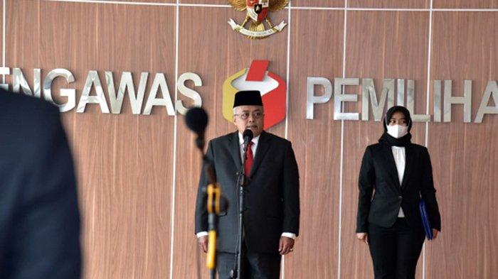 Sekjen Bawaslu Gunawan Suswantoro saat melantik 21 pejabat fungsional di lingkungan Bawaslu pusat dan Bawaslu Provinsi di lantai 5 Gedung Bawaslu, Jakarta, Jumat (18/6/2021) lalu (Publikasi dan Pemberitaan Bawaslu RI)