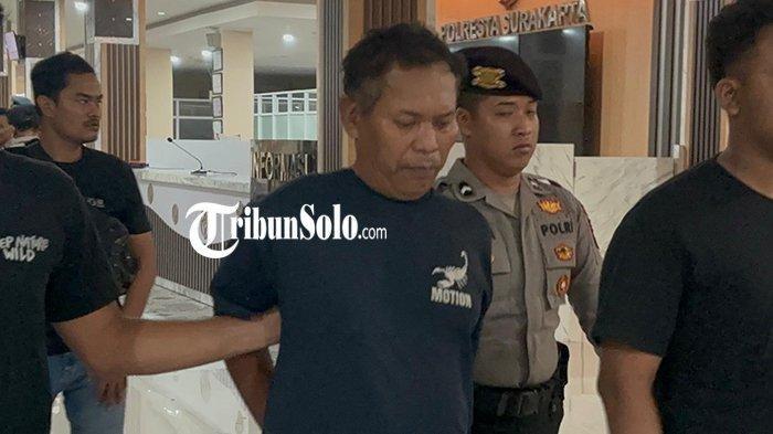 Seorang pria menganiaya istrinya hingga tewas. KDRT hingga tewas ini terjadi di Banjarsari, Solo, Jawa Tengah. 