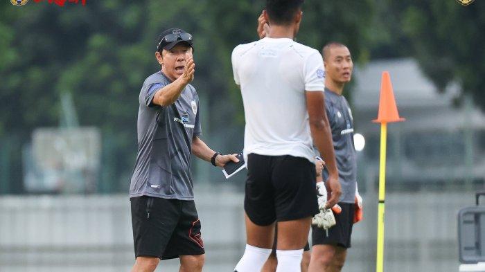 Pelatih Timnas Indonesia, Shin Tae-yong mempersiapkan tim U-23 untuk Piala AFF U-23 2023.