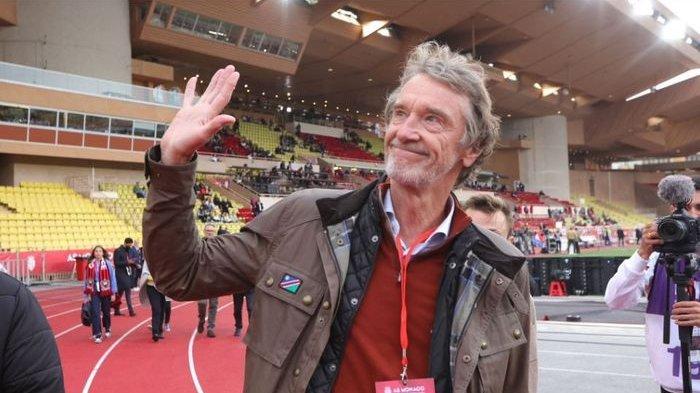 Pengusaha asal Inggris, Sir Jim Ratcliffe, menjadi pemilik saham minoritas Manchester United.