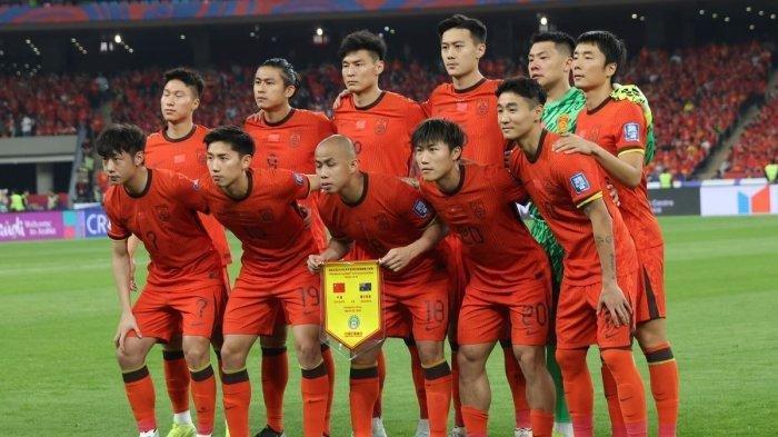 SKUAD CHINA - Starting XI Timnas China ketika menghadapi Australia pada matchday ke-8 ronde 3 Kualifikasi Piala Dunia 2026 zona Asia di Stadion Olimpiade Changzhou, 25 Maret 2025. Kabar baik untuk Timnas Indonesia karena China dipastikan tampil tanpa tiga pilar andalannya saat melawat ke SUGBK pada Kamis (5/6/2025) di Kualifikasi Piala Dunia 2026 Zona Asia. 