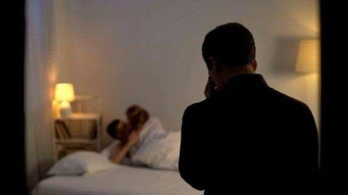 Suami pergoki istri diam-diam selingkuh dengan temannya