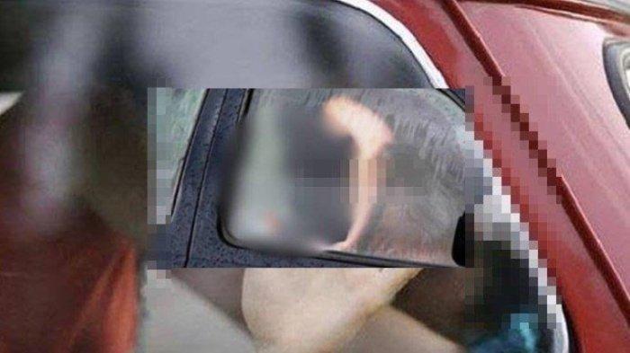 PERSELINGKUHAN:  Viral sosok pria di Singapura terjatuh dari atas kap mobil setelah pergoki istrinya berhubungan intim dengan selingkuhannya di dalam mobil. Pria itu mengalami luka-luka serius di tubuhnya bahkan harus menjalani operasi. (SRIPOKU.com)