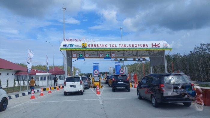 Suasana Gerbang Tol Tanjung Pura, Kabupaten Langkat, Sumatera Utara. 