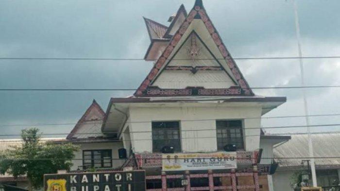 Suasana di Kantor Bupati Dairi