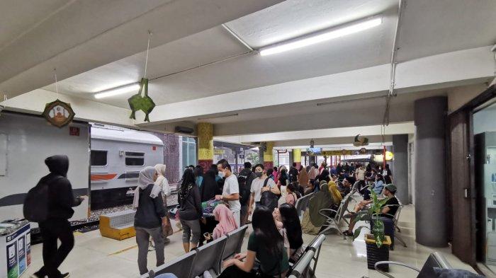 Suasana di Stasiun KA Medan.