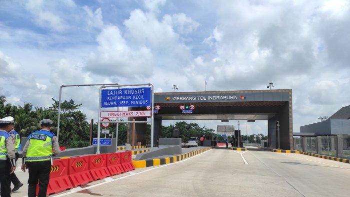Suasana gerbang Tol Indrapura yang sudah dibuka dan dilalui masyarakat, Jum'at (10/11/2023). Ada dua ruas tol yang dibuka pada hari ini yaitu Tebingtinggi-Indrapura dan Indrapura-Limapuluh.