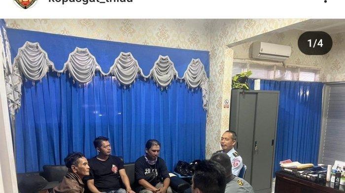 Suasana mediasi antara EY dan RH di kantor Satpom AU Lanud Sulaiman, pada Kamis 24 Agustus 2023.