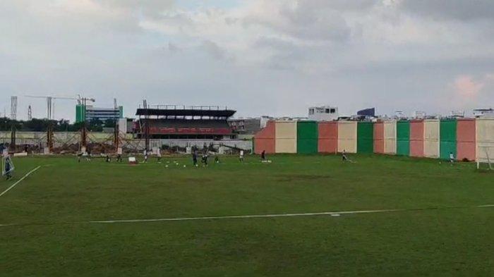 Suasana penggawa PSMS Medan sedang lakoni latihan rutin jelang kompetisi Liga Nusantara (Liga 2) musim 2023/2024, di Lapangan Mini Pancing, Senin (10/7/2023) petang.