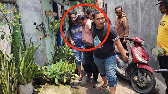 Supriadi alias Didi, pelaku yang diduga membunuh terapis pijat bernama Heni saat diamankan polisi