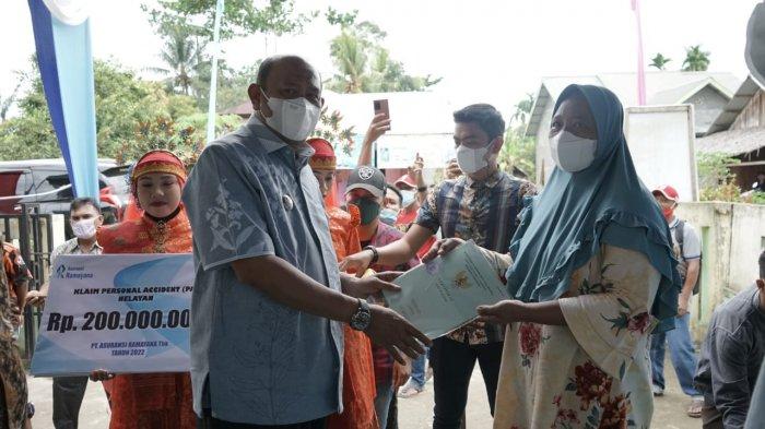 Syah Afandin Peduli Nelayan, Serahkan 70 Sertifikat Tanah dan Asuransi ...