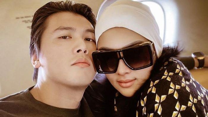 Syahrini dan Reino Barack