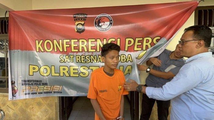 ANAK JEBAK IBU - Seorang anak di Jambi Jebak Ibunya menjadi Kurir Sabu ke Lapas, Pelaku sengaja menyelipkan bungkusan sabu dan diantar ke Lapas oleh tanpa sepengetahuan sang ibu