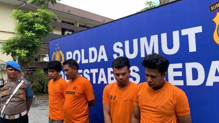 Tampang keempat pelaku pembunuhan terhadap mantan anggota TNI AD bernama Andreas Rury Stein Sianipar, dihadirkan saat konferensi pers di halaman Polrestabes Medan, Jumat (3/1/2025).