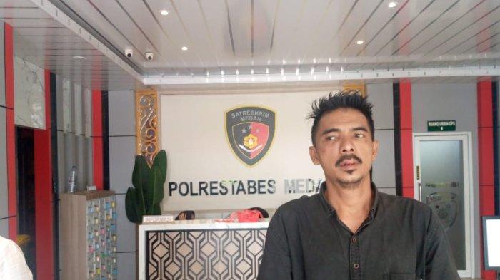 Tampang pelaku ketika diserahkan keluarga ke Polrestabes Medan.
