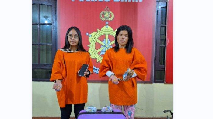 Tampang tersangka Dahlia (21) dan Dina (40) yang mencuri uang di rumah salah seorang dokter yang berada di Kota Sidikalang. Kini kedua tersangka mendekam di sel tahanan Polres Dairi pada hari Rabu (22/5/2024)