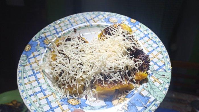 Tampilan Pisang Tanduk keju coklat homemade. Pisang tanduk adalah salah satu pisang yang populer di Indonesia sebagai bahan dasar pisang goreng.