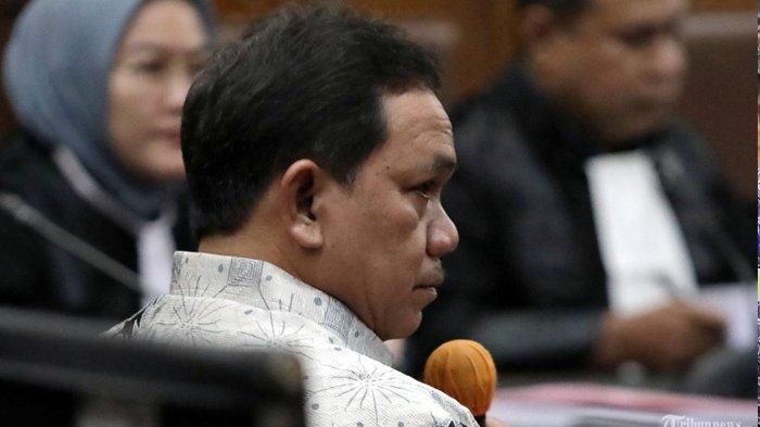 Terdakwa Anggota III nonaktif Badan Pemeriksa Keuangan (BPK) Achsanul Qosasi hadir dalam sidang perdana di Gedung Pengadilan Tindak Pidana Korupsi (Tipikor) pada Pengadilan Negeri (PN) Jakarta Pusat, Jakarta, Kamis (7/3/2024). Tipipikor menggelar sidang perdana perkara yang menjerat Anggota III nonaktif Badan Pemeriksa Keuangan (BPK) Achsanul Qosasi dan satu orang pihak swasta bernama Sadikin Rusli terkait kasus dugaan pengkondisian perkara penyediaan infrastruktur base transceiver station (BTS) 4G dan infrastruktur pendukung paket 1, 2, 3, 4, dan 5 yang dikelola oleh Badan Aksesibilitas Telekomunikasi dan Informasi (Bakti) Kementerian Komunikasi dan Informatika (Kemenkominfo). (TRIBUNNEWS/IRWAN RISMAWAN)