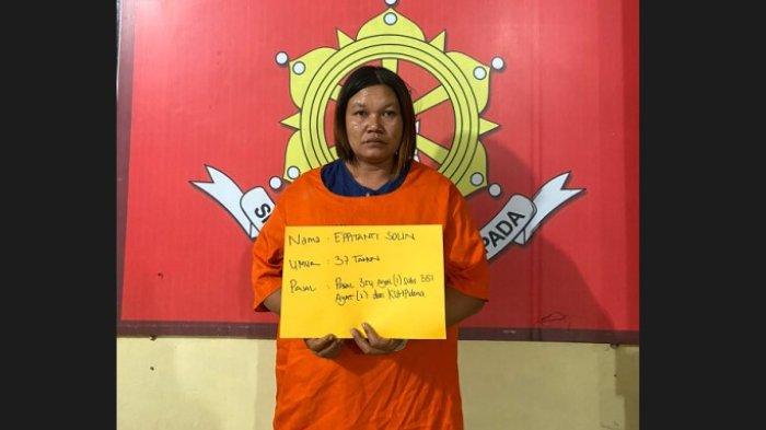 Tersangka, Eppitanti Solin (37) diringkus Polres Dairi seusai menganiaya kakak iparnya yang berlokasi di Simpang 3 Desa Sitinjo Kecamatan Sitinjo Kabupaten Dairi. Diduga motif karena permasalahan sengketa rumah, Rabu (6/12/2023). (Dok : Polres Dairi).
