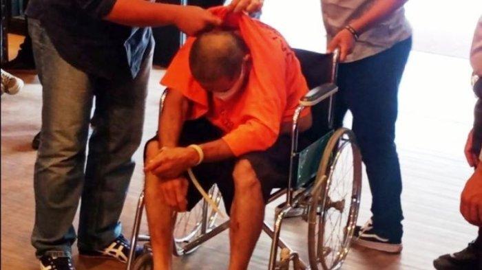 Tersangka James Lodewyk Tomatala (61) yang mengungkapkan alasan memutilasi istrinya Ni Made Sutarini (55). 