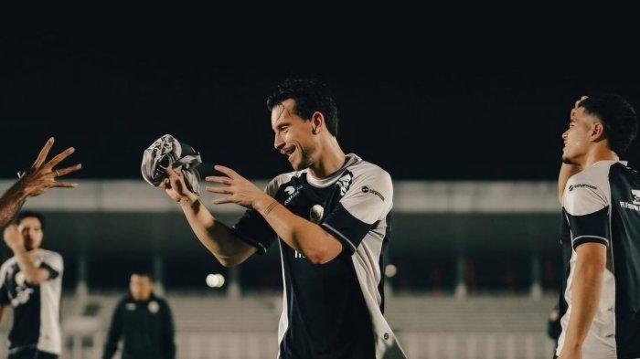 Thom Ahye saat berlatih bersam Timnas Indonesia jelang lawan Arab Saudi di Kualifikasi Piala Dunia 2026