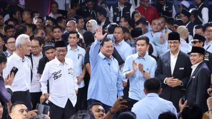 Tiga pasangan calon presiden saat mengikuti debat calon presiden yang dilaksanakan Komisi Pemilihan Umum (KPU) pada Selasa (12/12/2023).