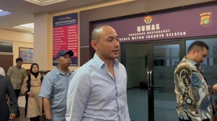 Tiko Aryawardhana menjalani pemeriksaan di Polres Metro Jakarta Selatan, Kamis (11/7/2024)